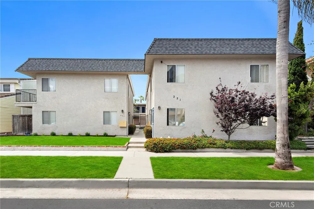 221 10th Street Huntington Beach, CA 92648