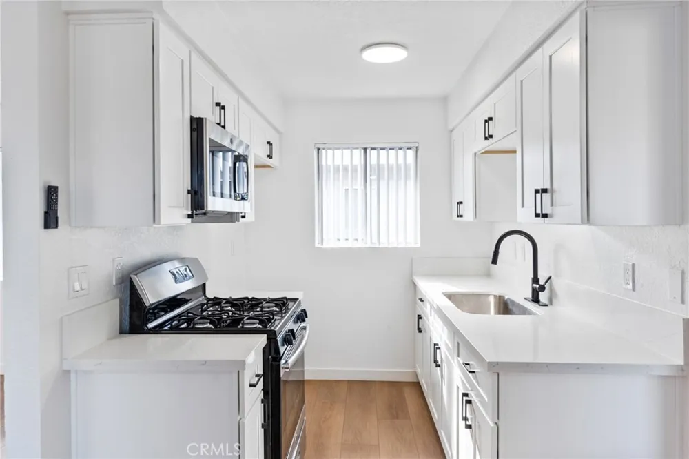 221 10th Street Huntington Beach, CA 92648