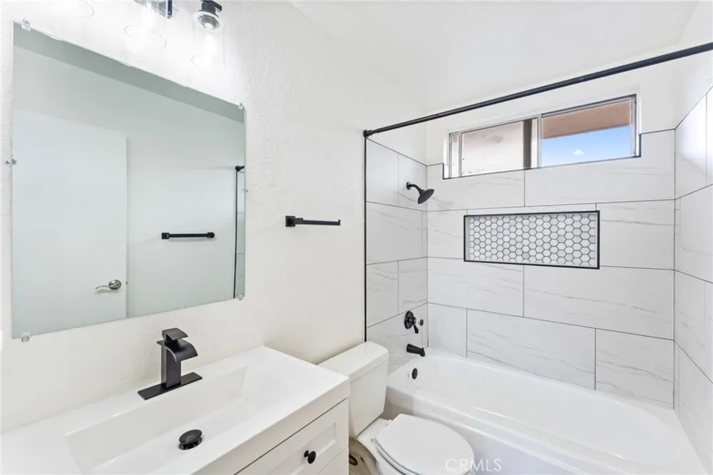 221 10th Street Huntington Beach, CA 92648