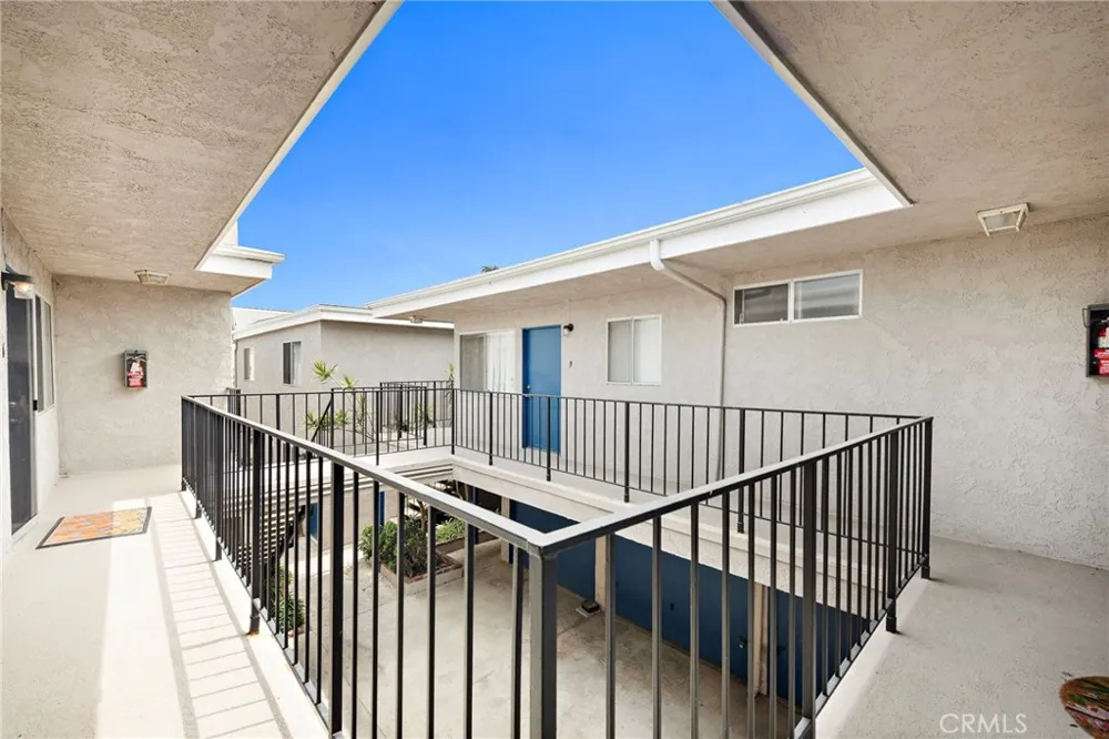 221 10th Street Huntington Beach, CA 92648