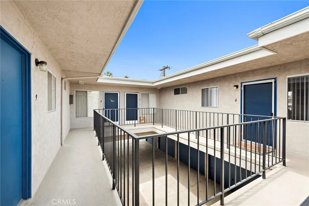 221 10th Street Huntington Beach, CA 92648