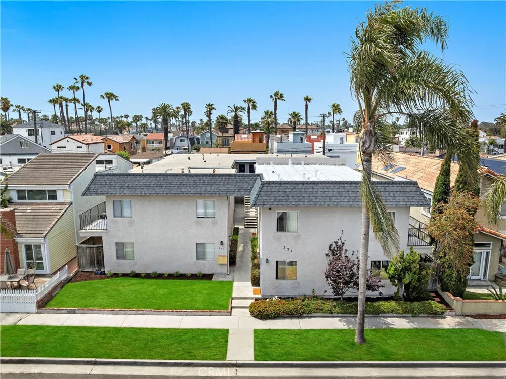 221 10th Street Huntington Beach, CA 92648