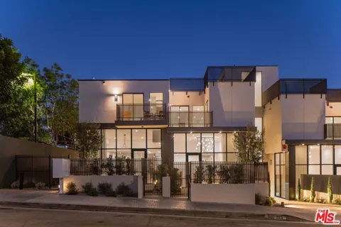 922 West Knoll Drive