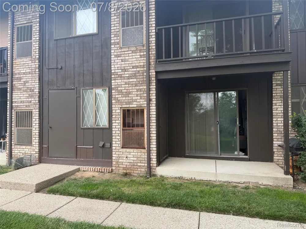 270 E 13 Mile Road #34 Madison Heights City, MI 48071