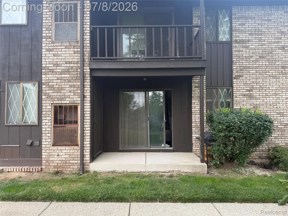 270 E 13 Mile Road #34 Madison Heights City, MI 48071