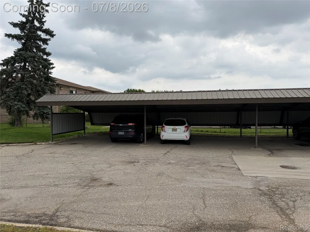 270 E 13 Mile Road #34 Madison Heights City, MI 48071