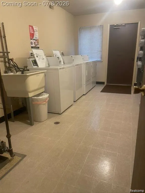270 E 13 Mile Road #34 Madison Heights City, MI 48071