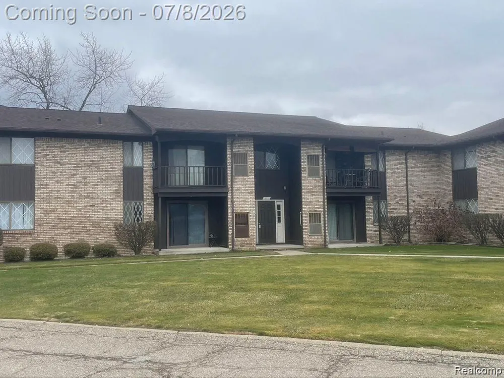 270 E 13 Mile Road #34 Madison Heights City, MI 48071