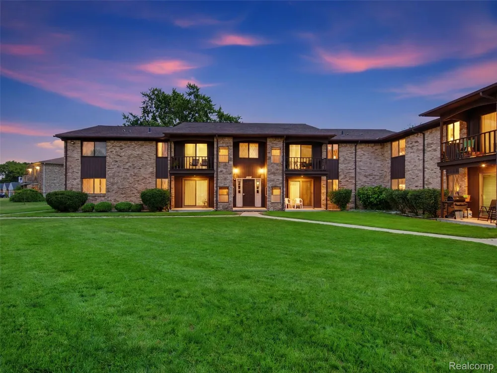 270 E 13 Mile Road #34 Madison Heights City, MI 48071