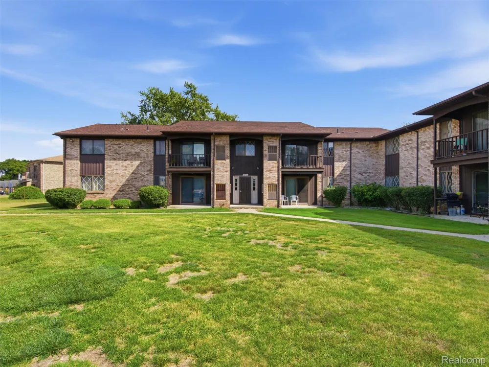 270 E 13 Mile Road #34 Madison Heights City, MI 48071