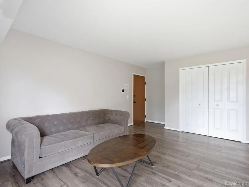 270 E 13 Mile Road #34 Madison Heights City, MI 48071