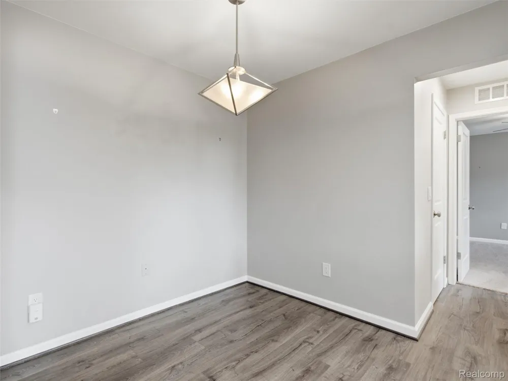 270 E 13 Mile Road #34 Madison Heights City, MI 48071