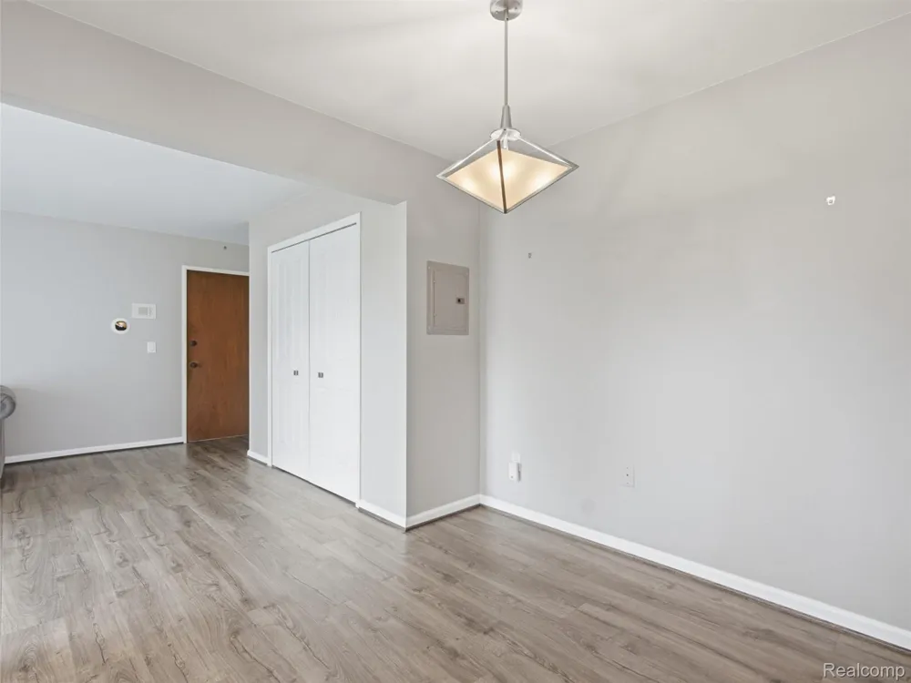 270 E 13 Mile Road #34 Madison Heights City, MI 48071