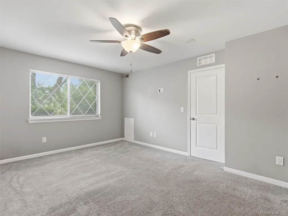 270 E 13 Mile Road #34 Madison Heights City, MI 48071