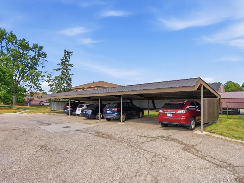 270 E 13 Mile Road #34 Madison Heights City, MI 48071