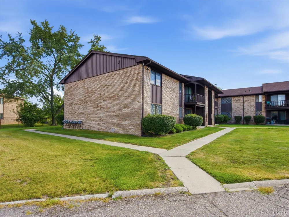 270 E 13 Mile Road #34 Madison Heights City, MI 48071