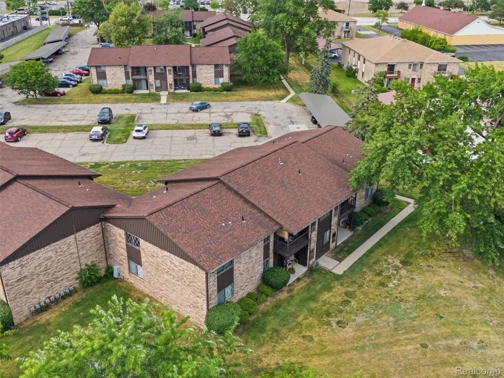 270 E 13 Mile Road #34 Madison Heights City, MI 48071