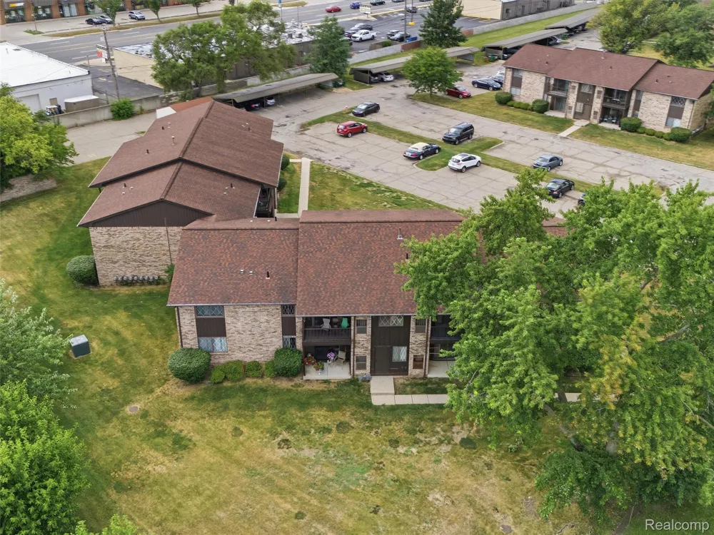 270 E 13 Mile Road #34 Madison Heights City, MI 48071