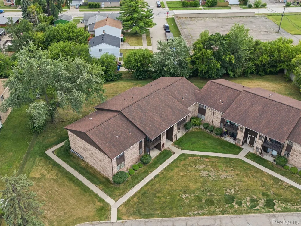 270 E 13 Mile Road #34 Madison Heights City, MI 48071