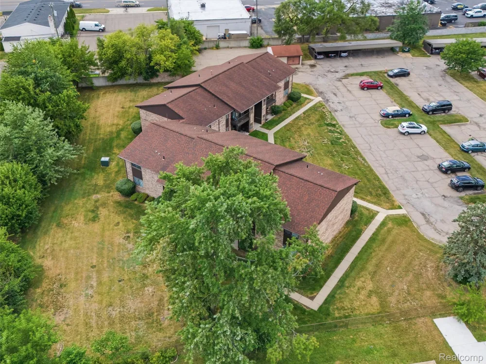 270 E 13 Mile Road #34 Madison Heights City, MI 48071