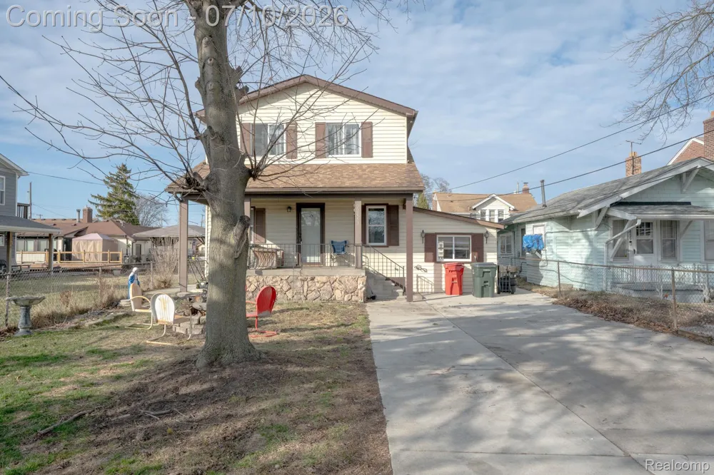 22453 E 10 Mile Road St Clair Shores City, MI 48080