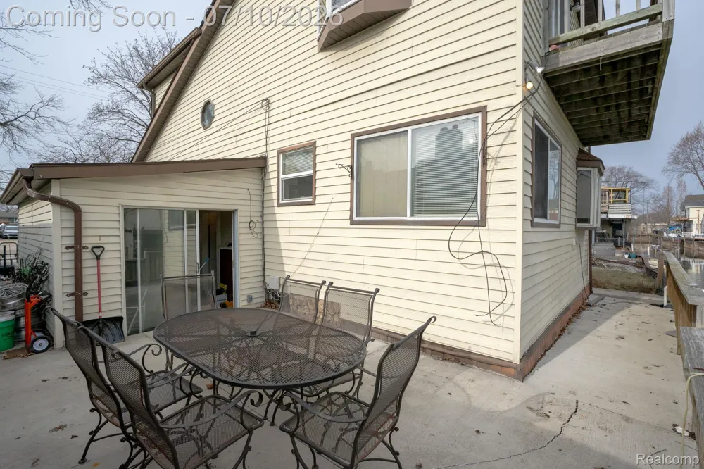 22453 E 10 Mile Road St Clair Shores City, MI 48080