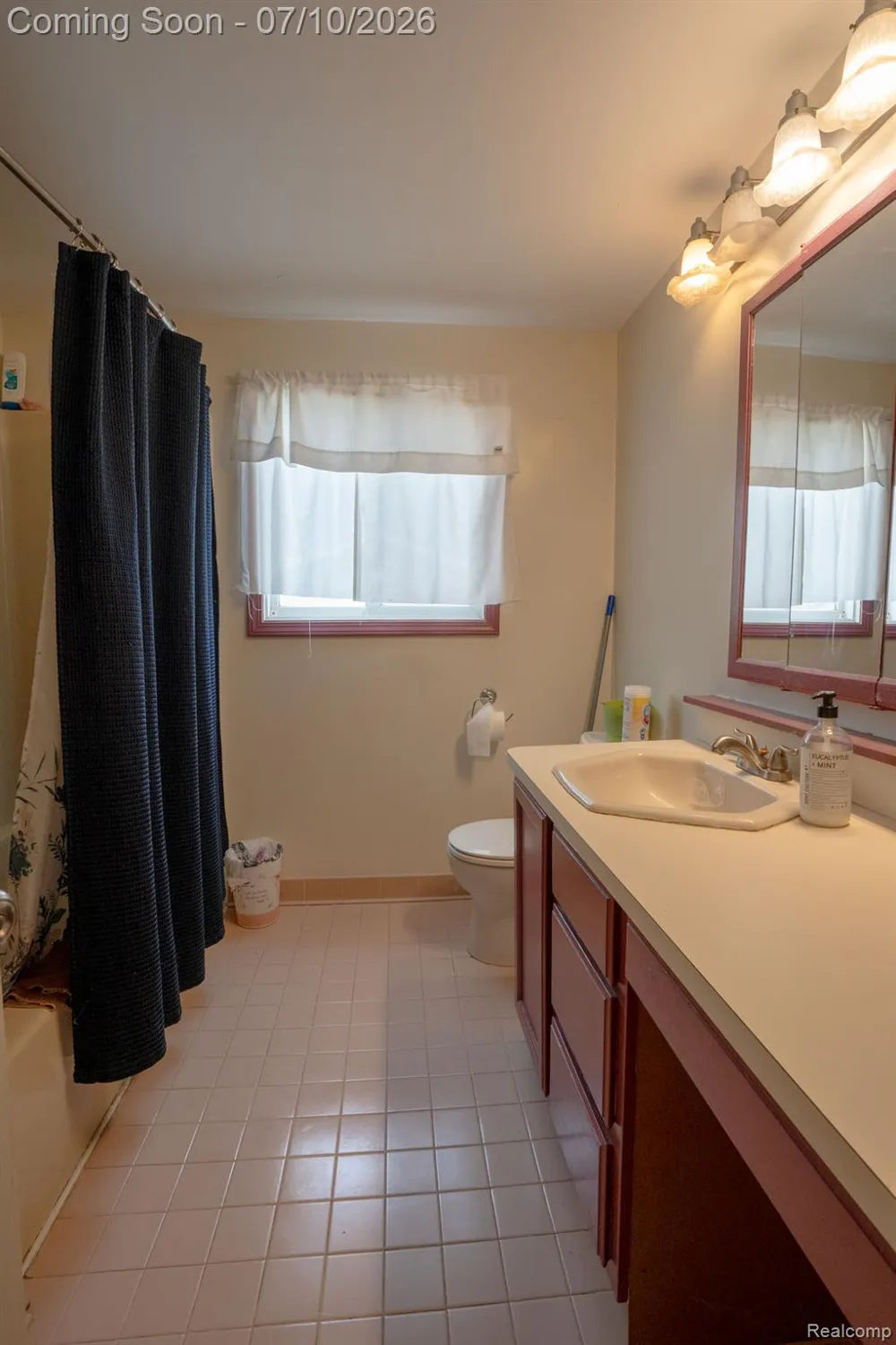22453 E 10 Mile Road St Clair Shores City, MI 48080