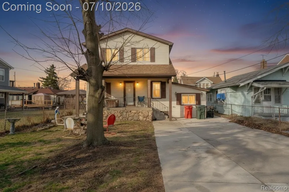22453 E 10 Mile Road St Clair Shores City, MI 48080