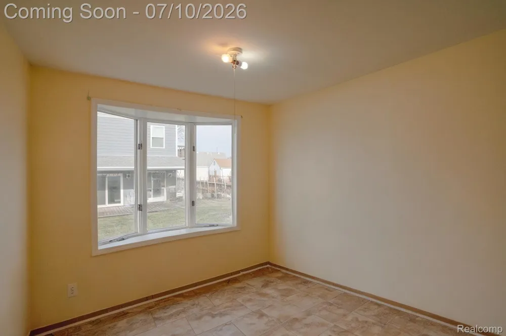 22453 E 10 Mile Road St Clair Shores City, MI 48080