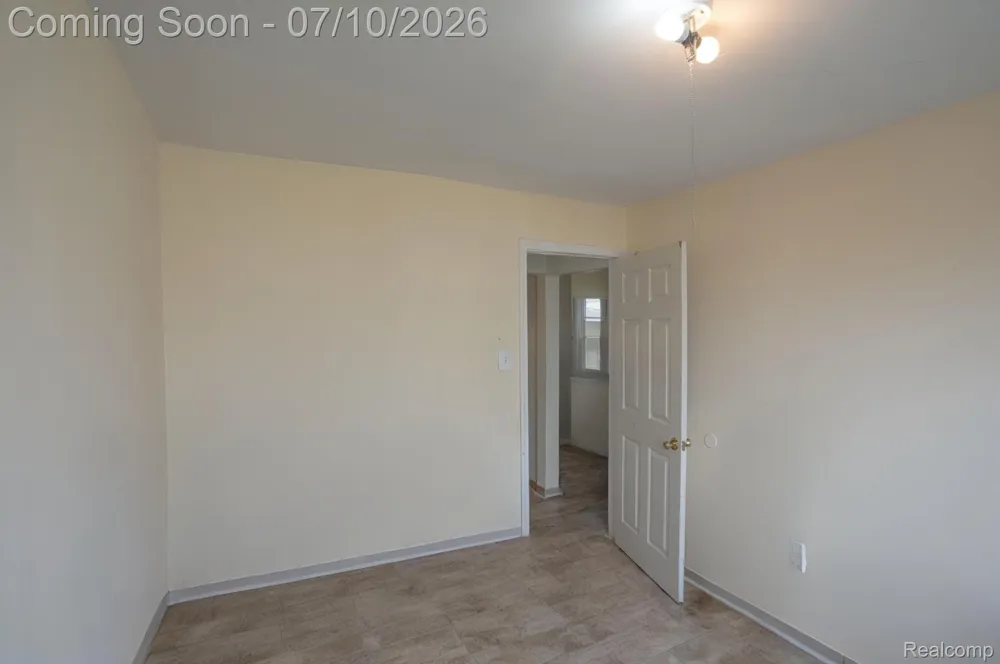 22453 E 10 Mile Road St Clair Shores City, MI 48080
