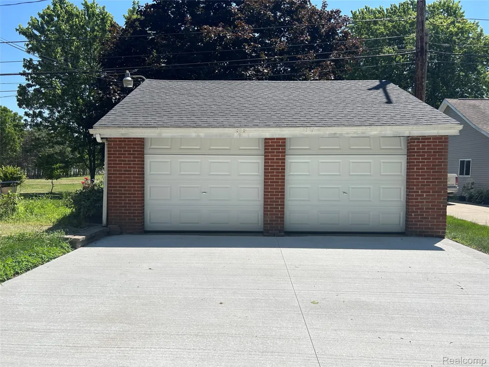 11039 Torrey Road Fenton Charter Township, MI 48430