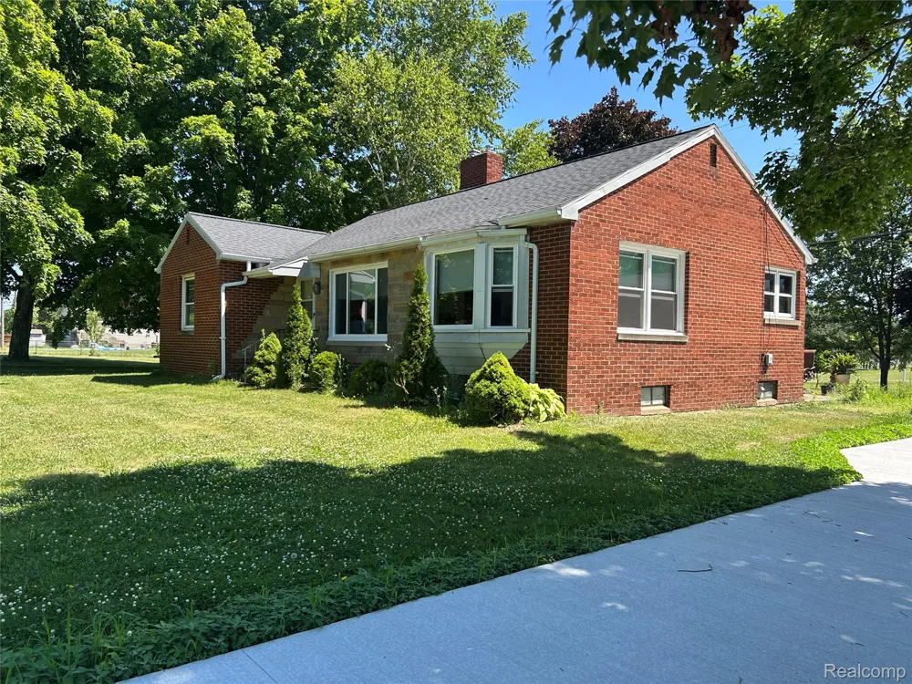 11039 Torrey Road Fenton Charter Township, MI 48430