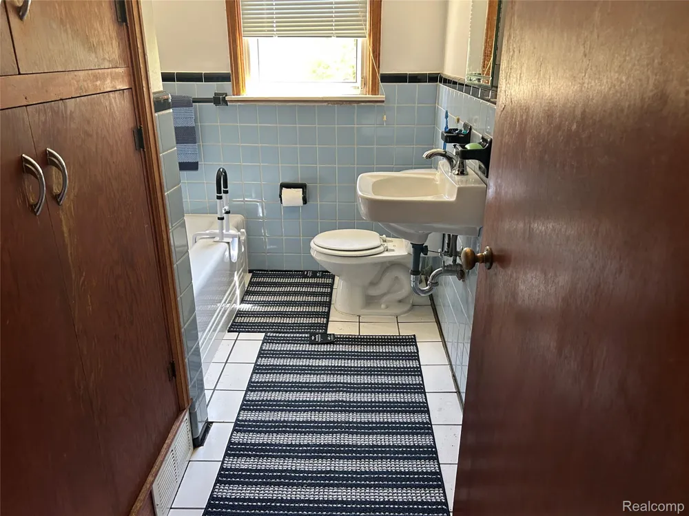 11039 Torrey Road Fenton Charter Township, MI 48430