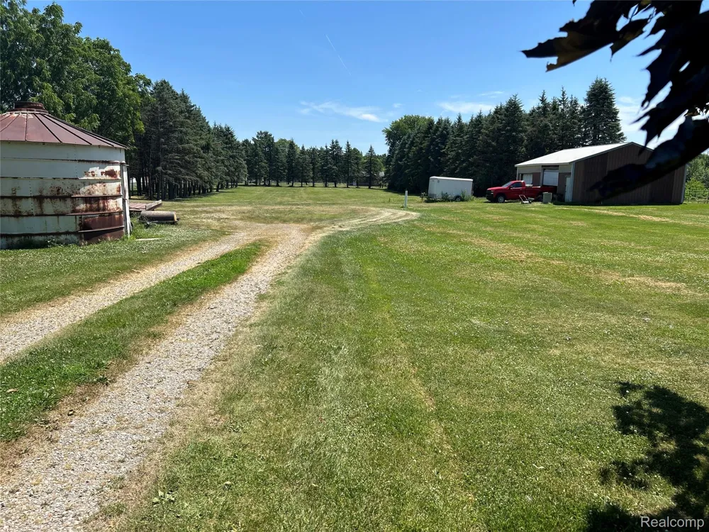 11039 Torrey Road Fenton Charter Township, MI 48430