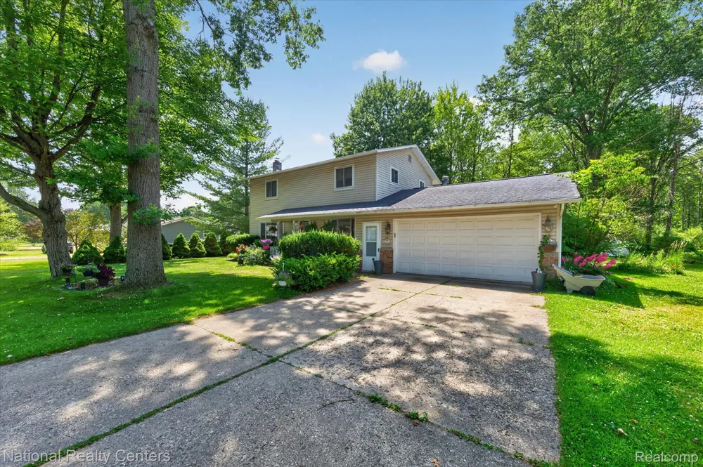 9472 Lakepointe Boulevard Clay Township, MI 48001
