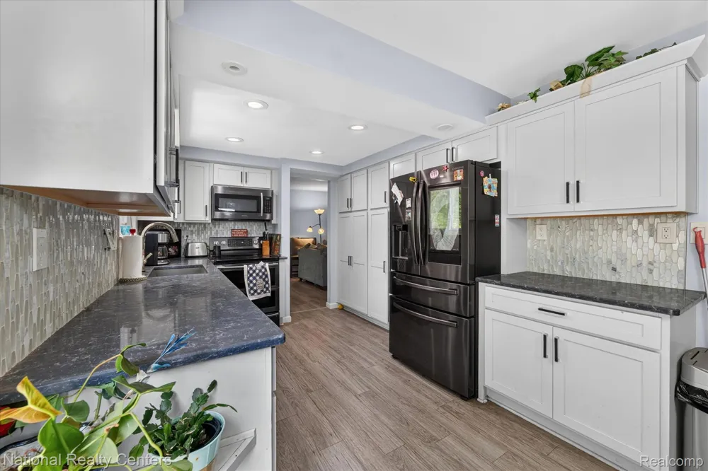 9472 Lakepointe Boulevard Clay Township, MI 48001