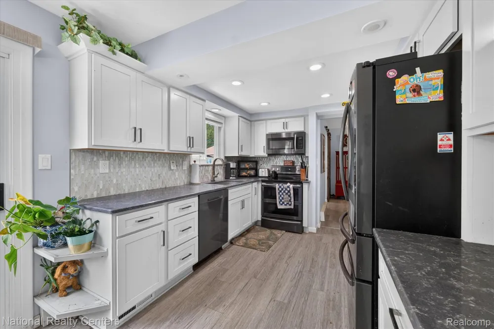 9472 Lakepointe Boulevard Clay Township, MI 48001