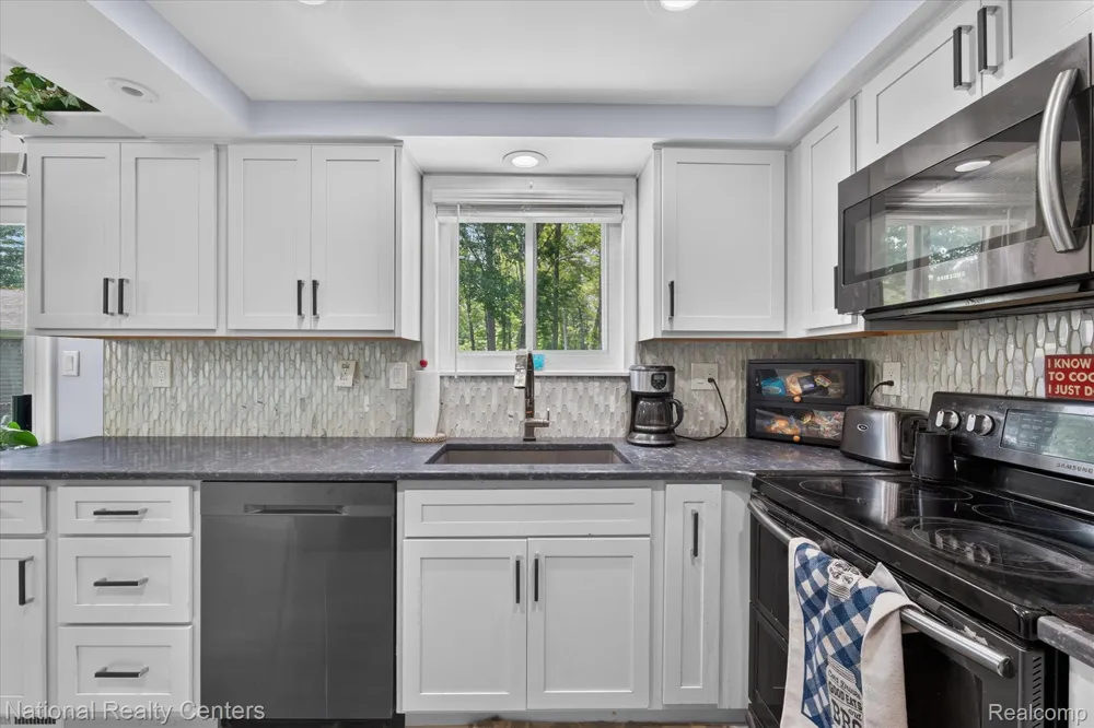 9472 Lakepointe Boulevard Clay Township, MI 48001