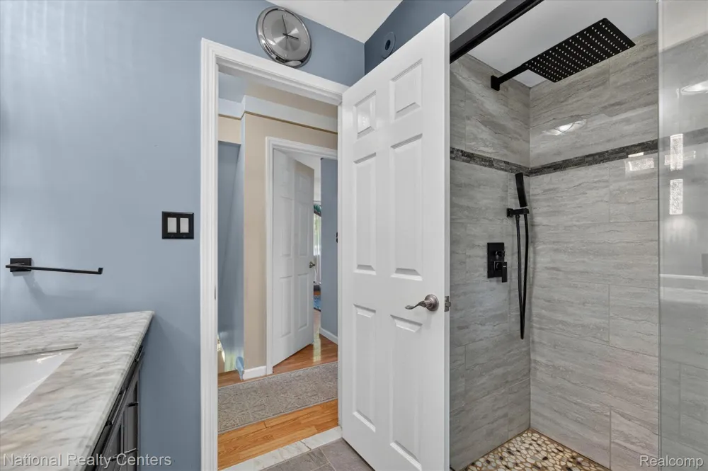 9472 Lakepointe Boulevard Clay Township, MI 48001