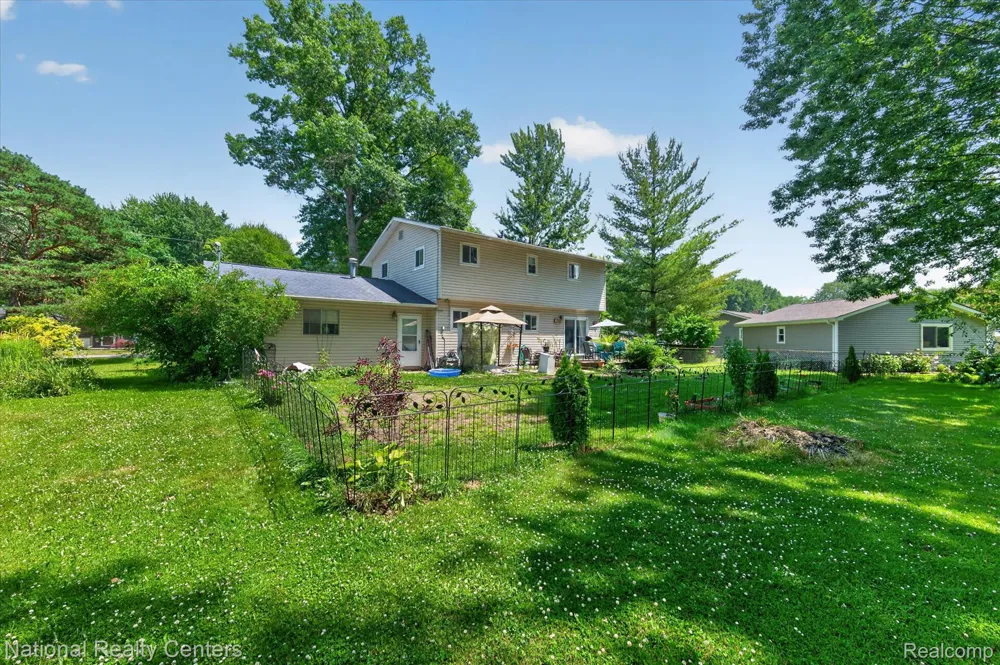 9472 Lakepointe Boulevard Clay Township, MI 48001