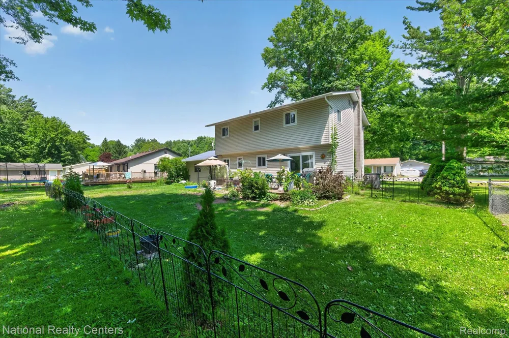 9472 Lakepointe Boulevard Clay Township, MI 48001