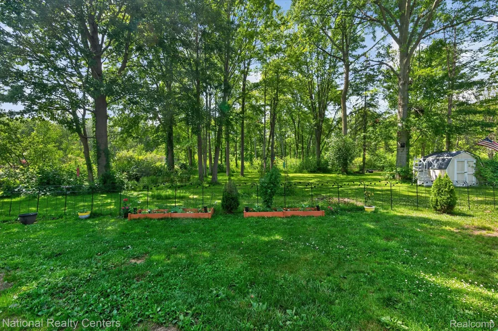 9472 Lakepointe Boulevard Clay Township, MI 48001