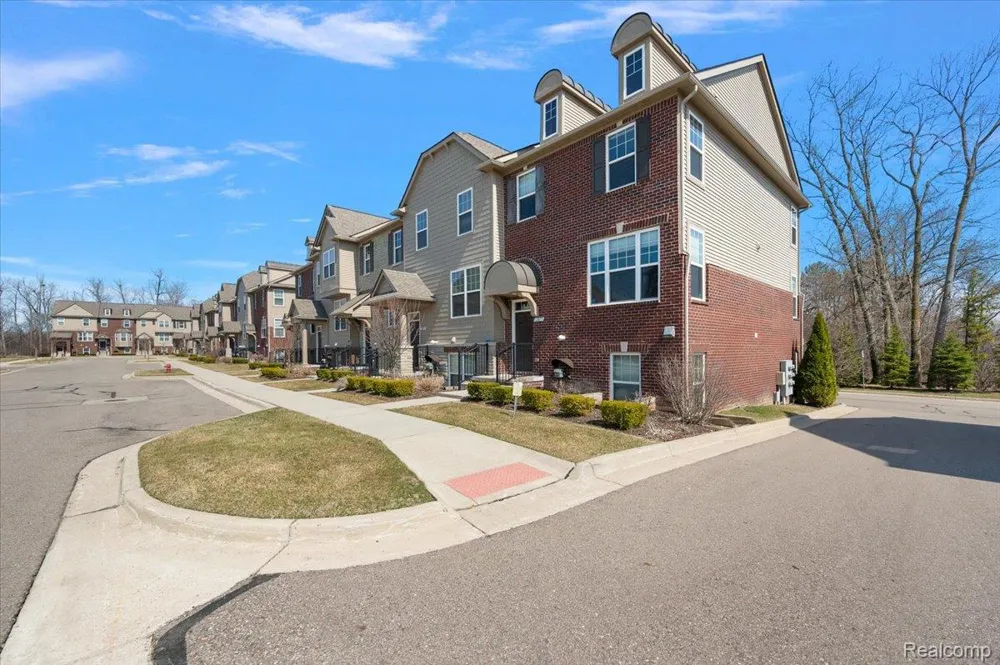2877 Hartwick Drive Rochester Hills City, MI 48307