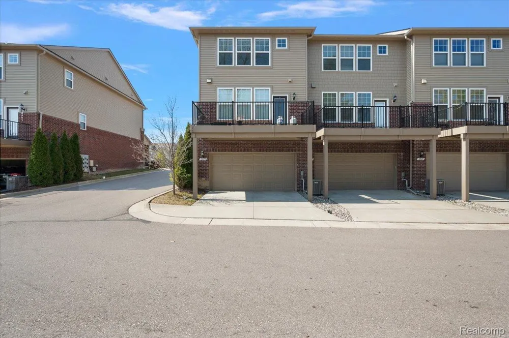 2877 Hartwick Drive Rochester Hills City, MI 48307
