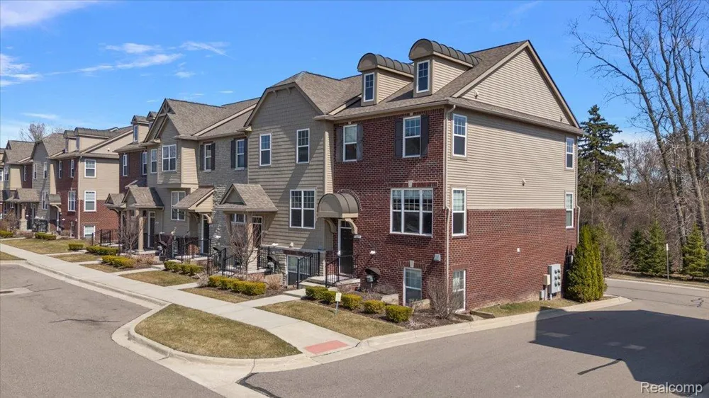 2877 Hartwick Drive Rochester Hills City, MI 48307