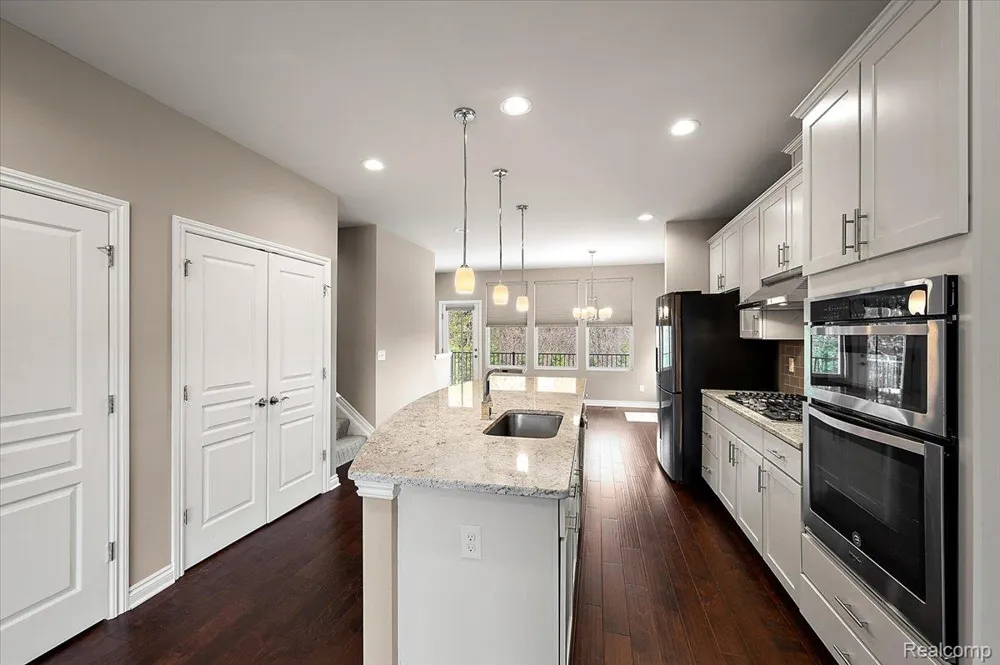 2877 Hartwick Drive Rochester Hills City, MI 48307