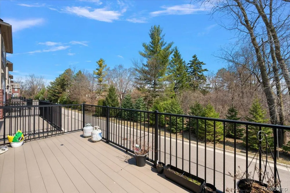2877 Hartwick Drive Rochester Hills City, MI 48307