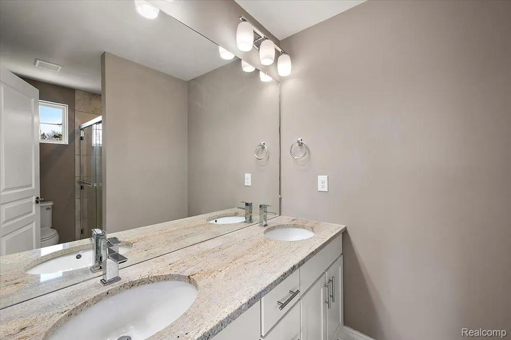 2877 Hartwick Drive Rochester Hills City, MI 48307