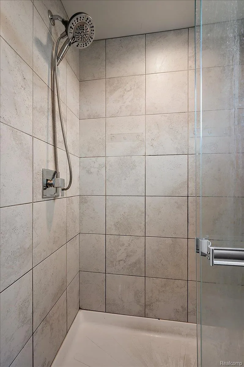 2877 Hartwick Drive Rochester Hills City, MI 48307