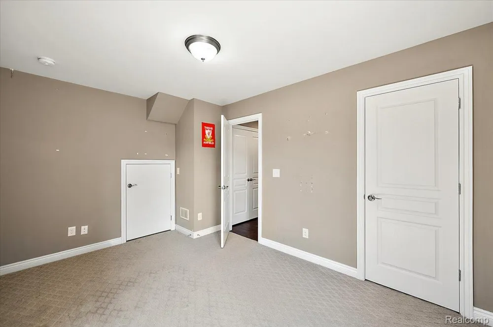 2877 Hartwick Drive Rochester Hills City, MI 48307
